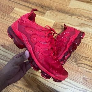 Nike Red Vapormax Plus